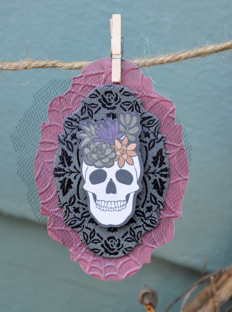 Mini Halloween Banner, fall banner, fall paper banner, halloween banner, dcwv paper, diy halloween banner, diy paper banner, diy banner
#halloweencrafts #halloweenpapercrafts #hallloweendecor #halloweenbanner #stampinup #stampinupcobwebsembossingfolder #stampinupembossingfolder #jimholtz #sizzixthinlits #sizzix #dcwvpaper #dcwvhauntedharvest