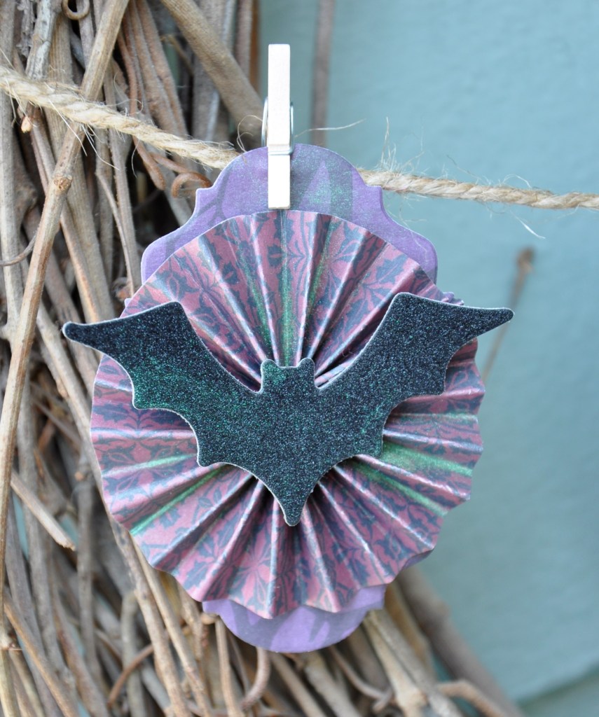 Mini Halloween Banner, fall banner, fall paper banner, halloween banner, dcwv paper, diy halloween banner, diy paper banner, diy banner
#halloweencrafts #halloweenpapercrafts #hallloweendecor #halloweenbanner #stampinup #stampinupcobwebsembossingfolder #stampinupembossingfolder #jimholtz #sizzixthinlits #sizzix #dcwvpaper #dcwvhauntedharvest