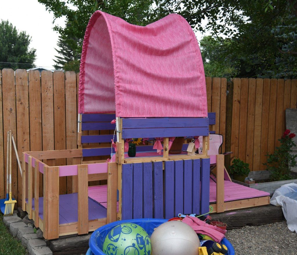 Kids Pallet Playhouse, kids playhouse, pallet playhouse