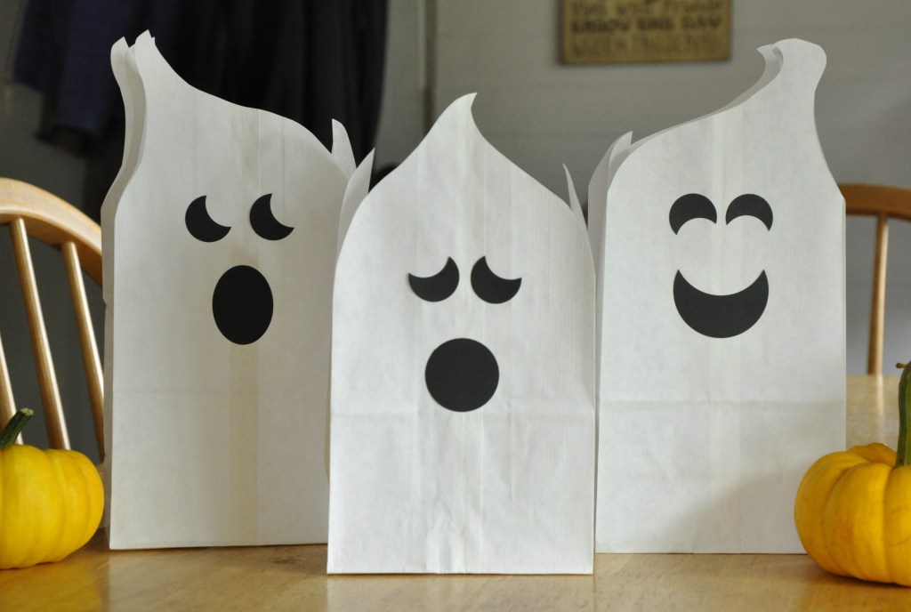 paper bag ghost luminarias, paper bag ghosts, ghost luminarias, paper bag projects, kids paper bag projects, quick halloween projects, kids halloween projects, kids quick halloween projects, quick halloween projects for kids
#paperbagghostluminarias #paperbagghosts #ghostluminarias #paperbagprojects #kidspaperbagprojects #quickhalloweenprojects #kidshalloweenprojects #kidsquickhalloweenprojects #quickhalloweenprojectsforkids