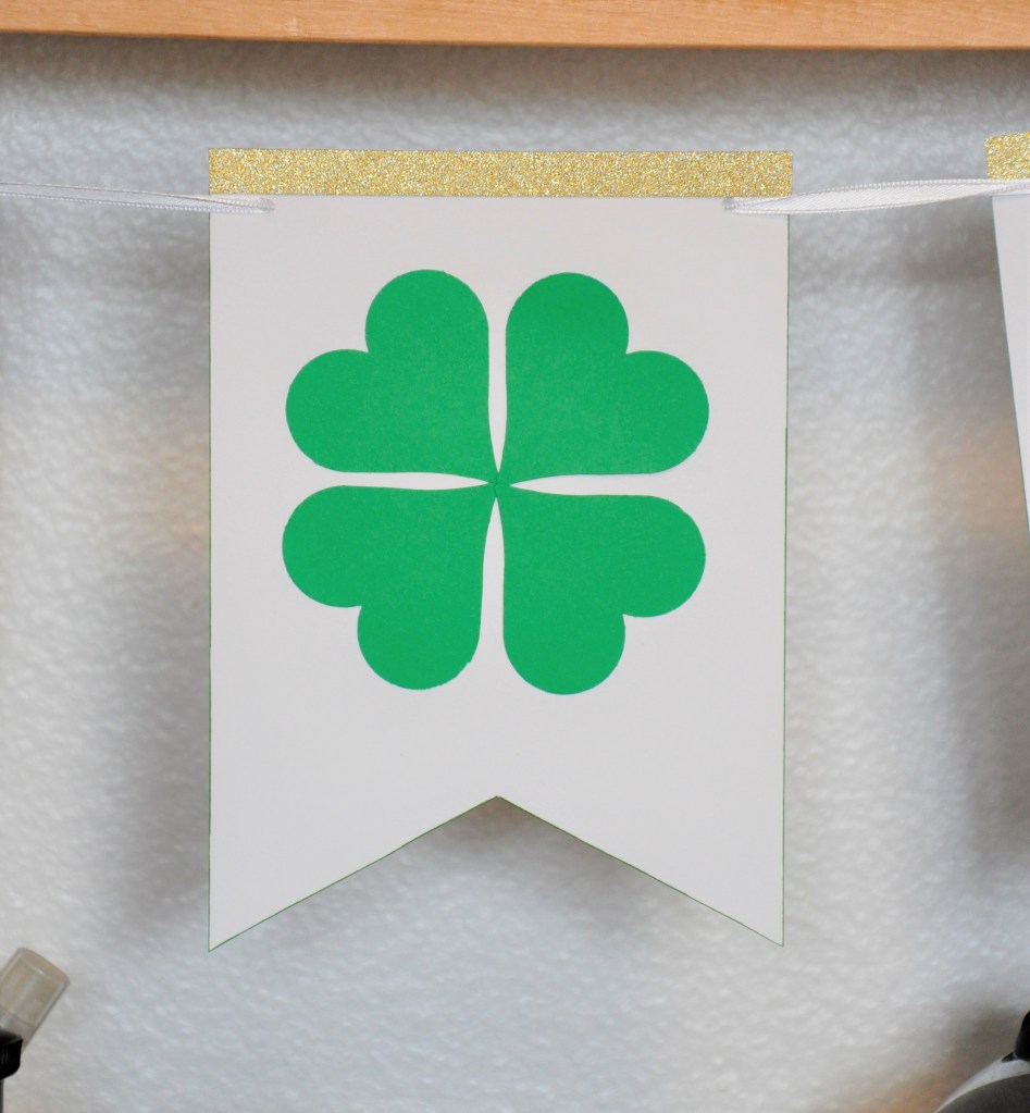 St Patrick's Day projects, st patricks day banner, st patricks day card, st patricks day magnet, paper banner, homemade banner
