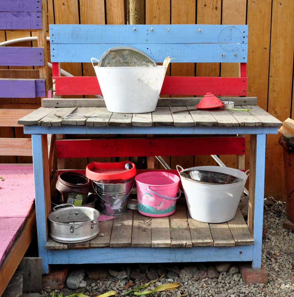 Kids Pallet Mud Kitchen, mud kitchen,pallet mud kitchen