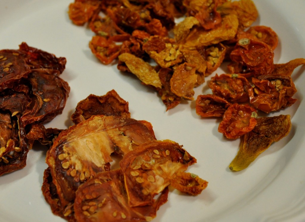 Food Saver Series: Tomatoes, drying tomatoes, homemade tomato powder, saving tomatoes