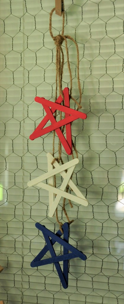 4th of July projects, popsicle stars, kids Independence Day projects, fireworks with paint