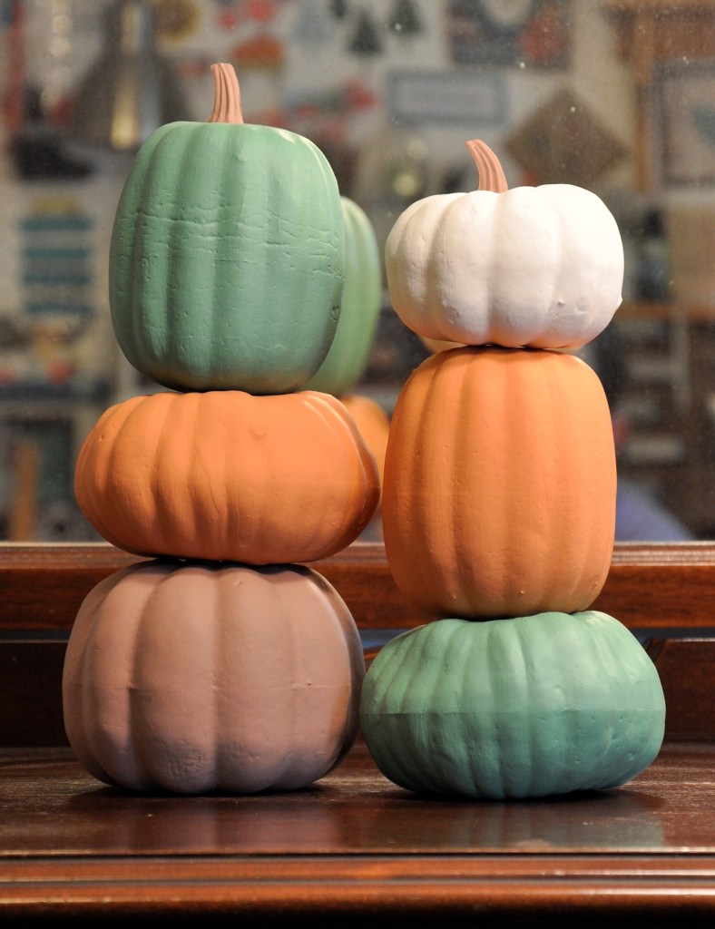 Dollar Store Mini Pumpkin Topiaries, pumpkin topiaries, dollar store crafts, dollar store pumpkins, paper pumpkin topiaries
