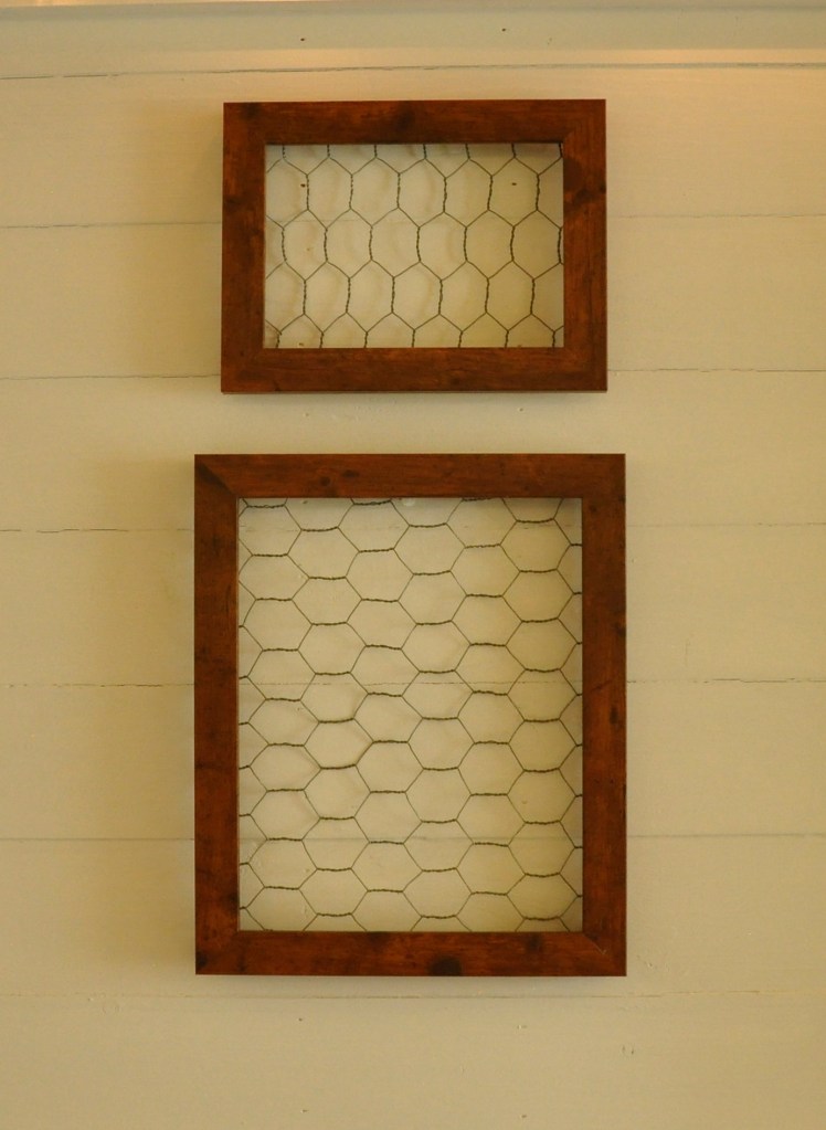 Easy Rustic Frames, chicken wire projects, rustic decor, farmhouse decor