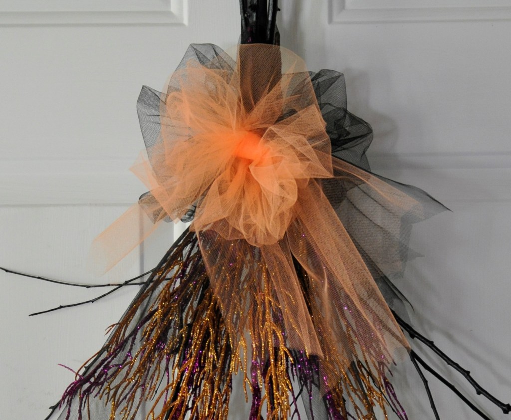 Halloween Door Hanger and Wreath, halloween door hanger, halloween wreath, diy halloween wreath, homemade halloween wreath, halloween decor