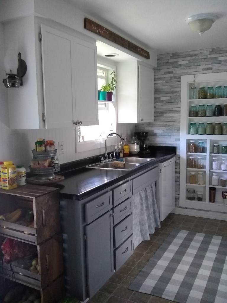 Kitchen Remodel - Part 2, kitchen remodel, kitchen remodel on a budget, diy kitchen remodel, kitchen upgrade, kitchen facelift, painting kitchen cabinets, painting kitchen counters,