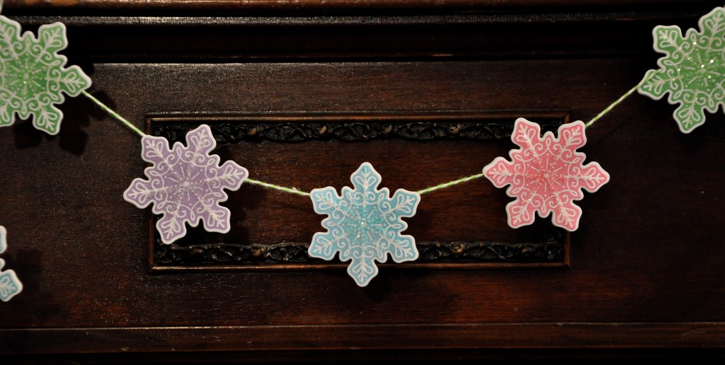 Gingerbread and Snowflake garlands, gingerbreal garland, snowflake garland, christmas garland, christmas swags, stampin up, Stampin'Ups 'Frosted Gingerbread'