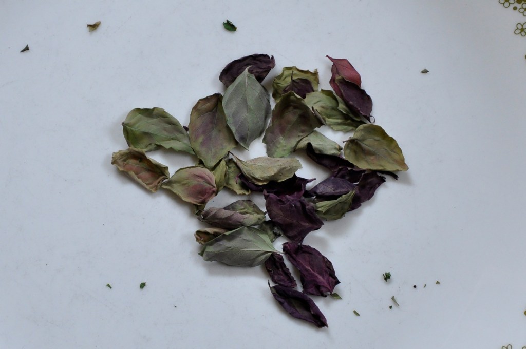 Food Saver Series: Herbs, drying herbs, drying basil, drying sage, drying thyme, drying parsley, freezing chives, drying chives