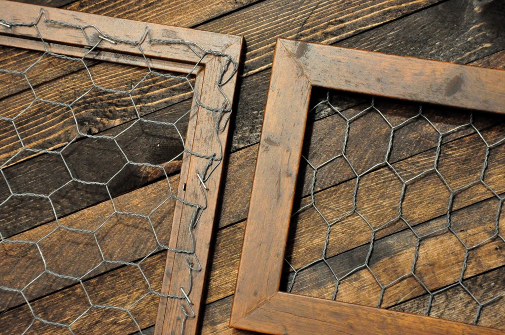 Easy Rustic Frames, chicken wire projects, rustic decor, farmhouse decor