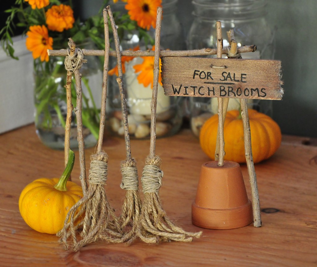 #halloweendecorations #indoorhalloweendecorations #halloweendecor #diyhalloweendecor #halloweencrows #witchbrooms #witchbroomsforsale #miniwitchbrooms #halloweenskeletons #halloweentabletopdecor