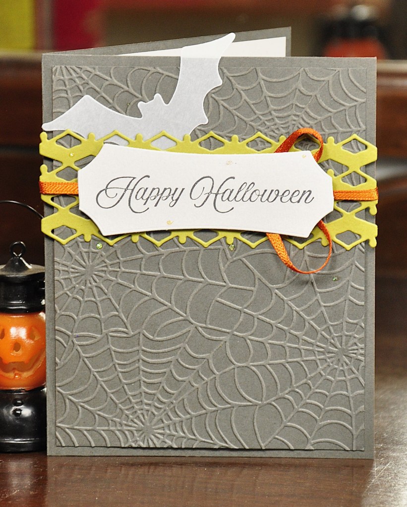 #stampinup #stampinupdies #stampinupstamps #stampinupembossingfolder #stampinuphallowsnightmagic #stampinupcobwebsembossingfolder #halloweencard #homemadehalloweencard #bathalloweencard #halloweenbats #stickles