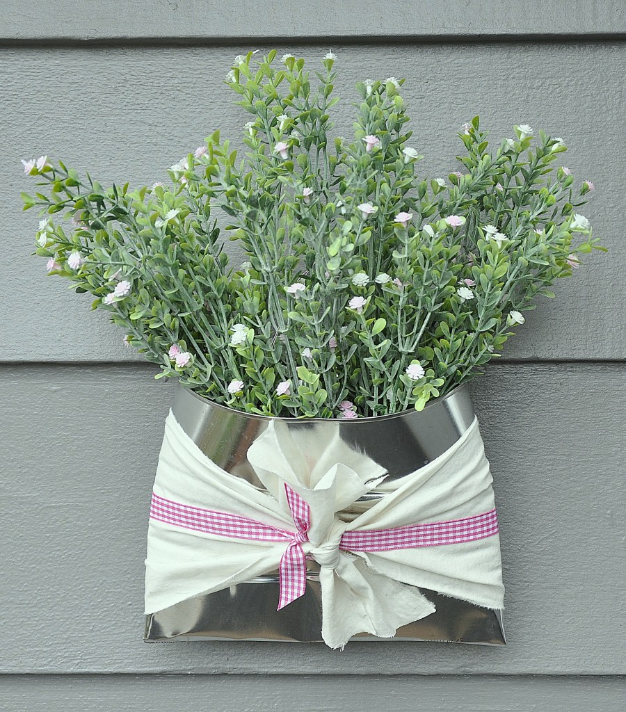 #springcrafts #tincancrafts #upcycledcrafts #upcycledcancrafts #upcycledspringcrafts #hobbylobby #hobbylobbyflowers #//mtdawn #mtdawn